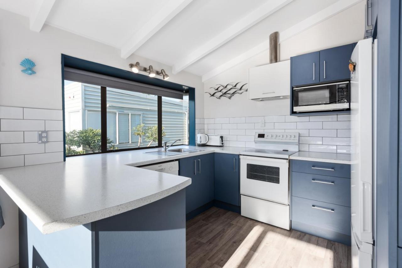 The Blue Beach House Mount Maunganui Exterior photo